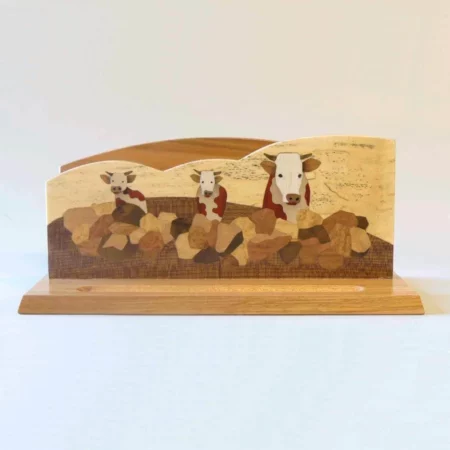 Range courrier en bois, marqueterie "vaches"