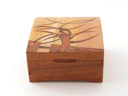 Boîte à musique bombée - marqueterie "Arbre magique"