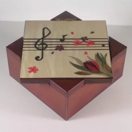 Boîte à musique, marqueterie "clé de sol" réf p7