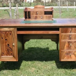 Bureau en noyer