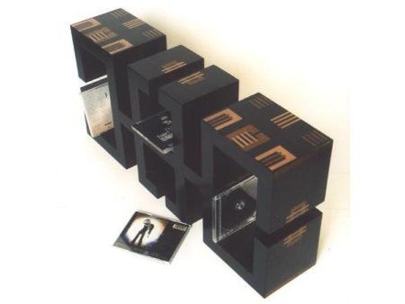Meubles Totem range CD avec marqueteries