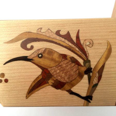 Organisateur de bureau en bois avec support téléphone, marqueterie "oiseau" réf OT1