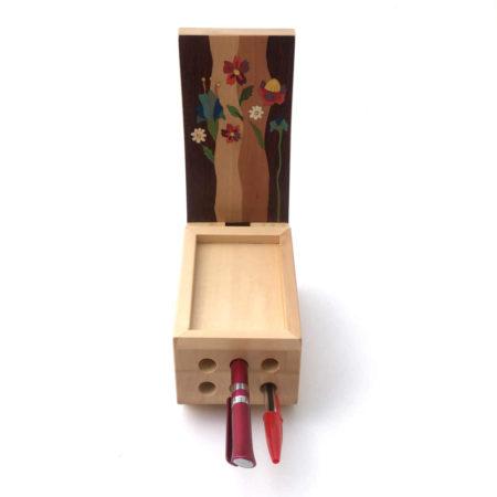 Organisateur de bureau en bois avec support téléphone, marqueterie "fleurs" réf OT2