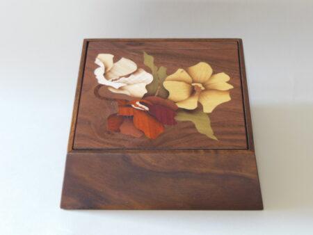 Coffret à bijoux - marqueterie "3 hibiscus" Réf A3
